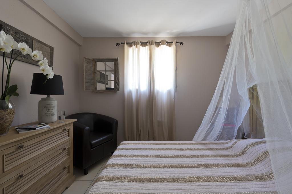 Les Jardins De La Mer Grimaud Room photo