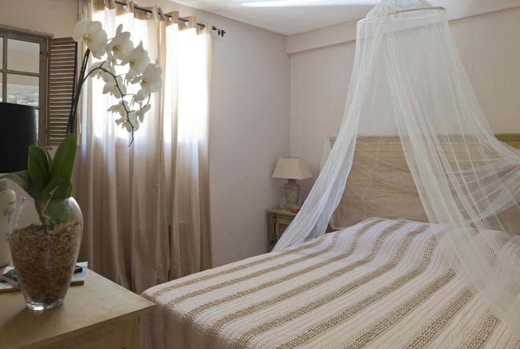 Les Jardins De La Mer Grimaud Room photo
