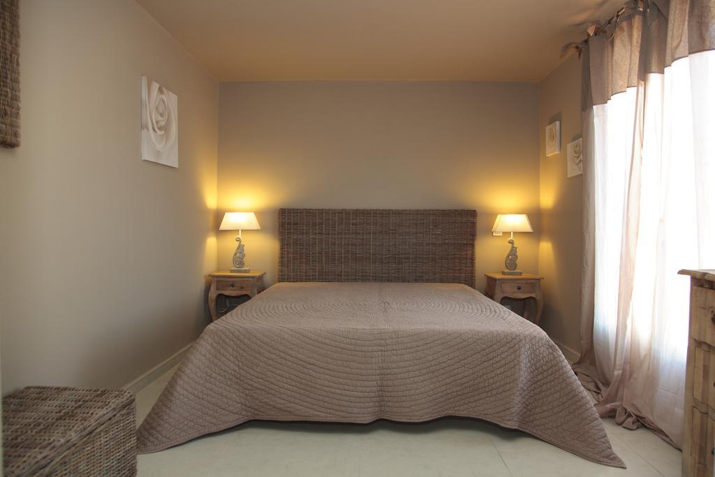 Les Jardins De La Mer Grimaud Room photo